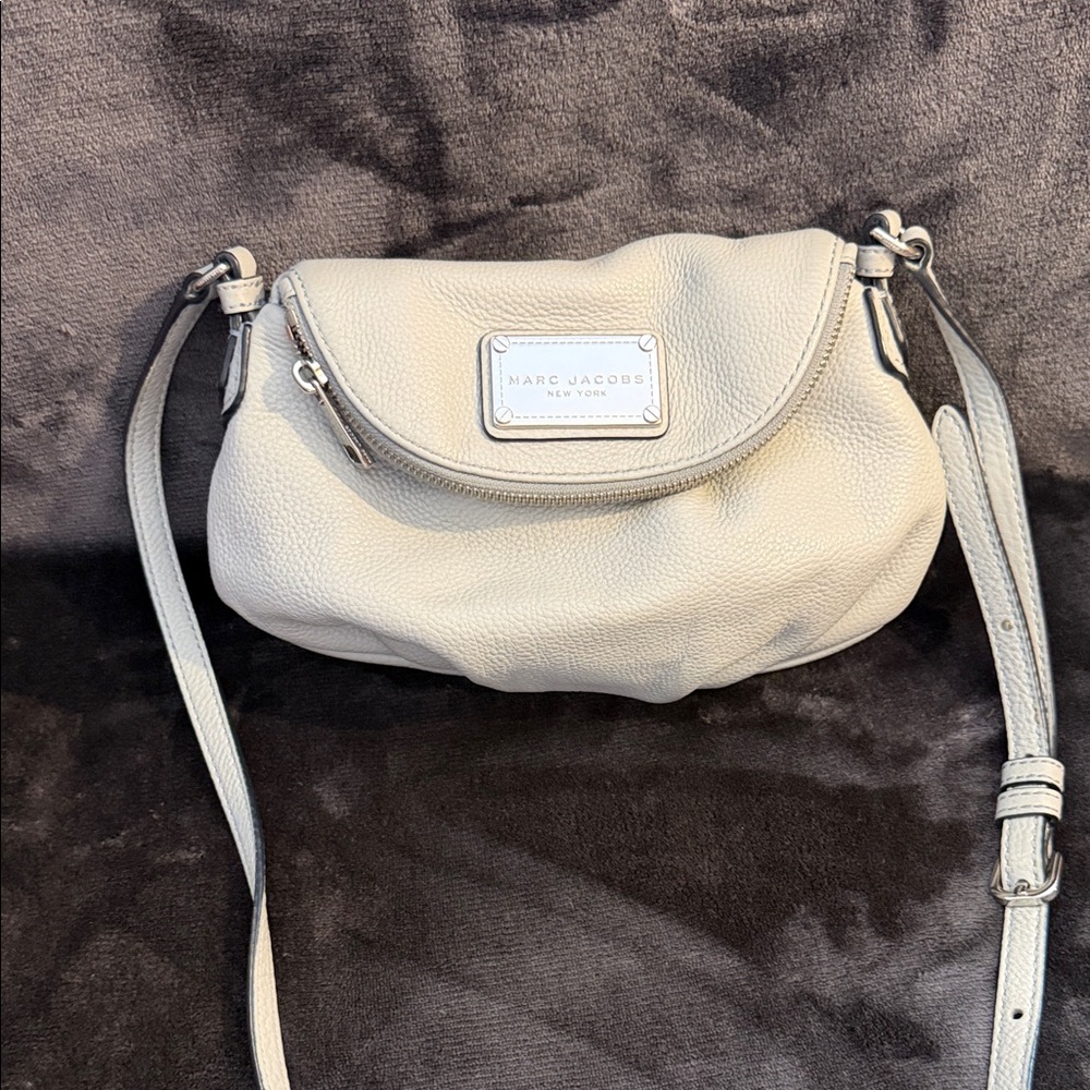 Marc Jacobs Pebbled Leather Crossbody in Off-White
